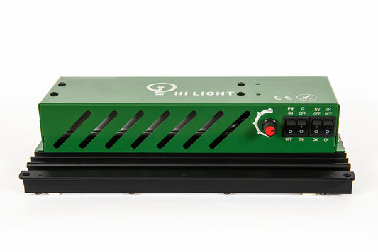 Przedni widok lampy HiLight 120W z przełącznikami regulacji światła i oznaczeniami trybów pracy.