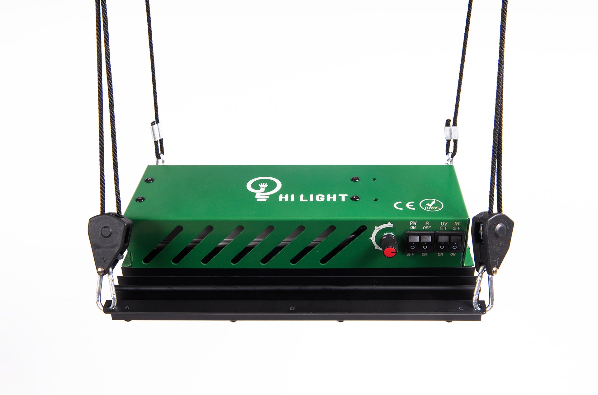 Lampa HiLight 120W zamontowana na regulowanych linkach i haczykach w growboxie.