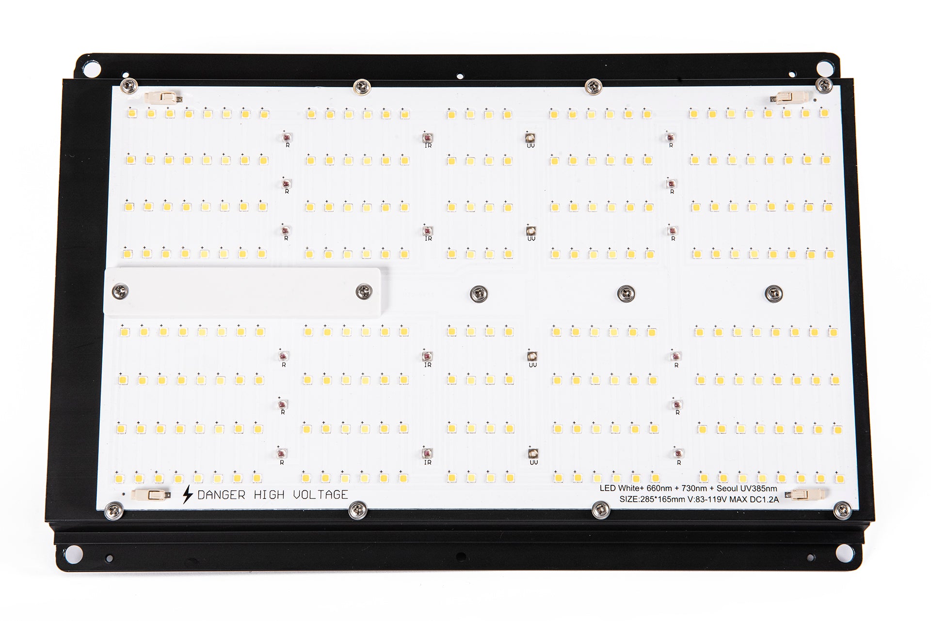 Widok spod lampy HiLight Lite 120W, pokazujący cały panel z diodami LED o pełnym spektrum.