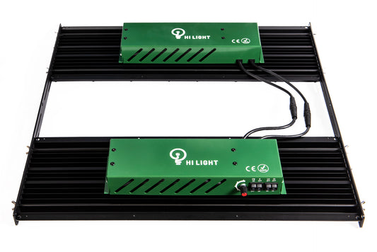 Lampa Hi Light Lite 480W – widok z góry na dwa moduły połączone przewodem, z widocznym panelem sterowania i oznaczeniami CE/ROHS