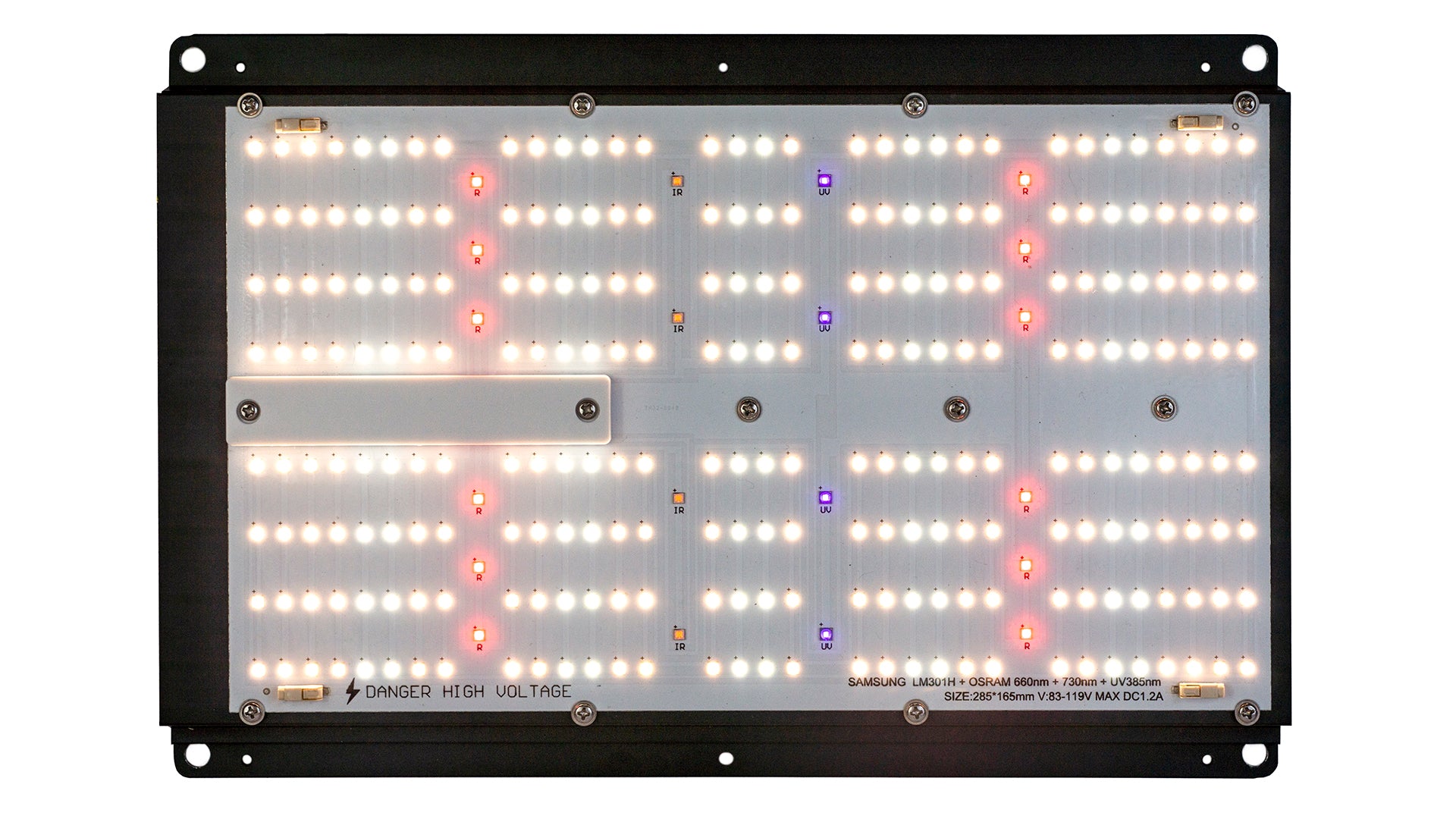 Widok od dołu na zapalone diody LED lampy Hi Light High 120W – światło w trybie pracy